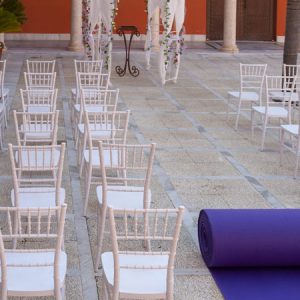 Moqueta violeta para eventos y congresos