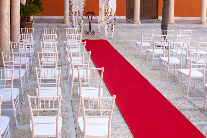 Rollo de moqueta ferial roja para bodas y eventos