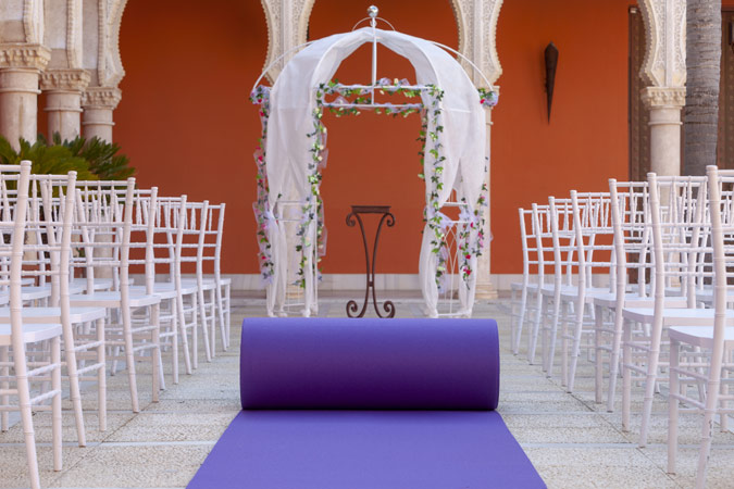 Rollo de moqueta ferial violeta para eventos y bodas