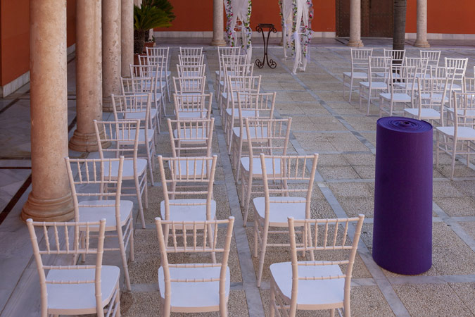 Rollo de moqueta ferial violeta para eventos y bodas